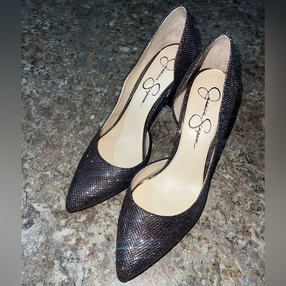 Beautiful NEW WITHOUT BOX Jessica Simpson metallic pumps 8.5